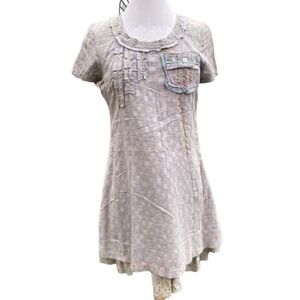 Style Camisa Embroidered Dress Chest Pocket Lace Peek Liner Trim | Medium